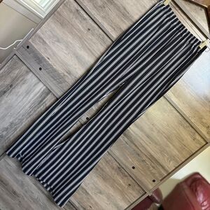 SHEIN Black White Striped Bellbottom Stretchy Pants Women's XS great preworn con